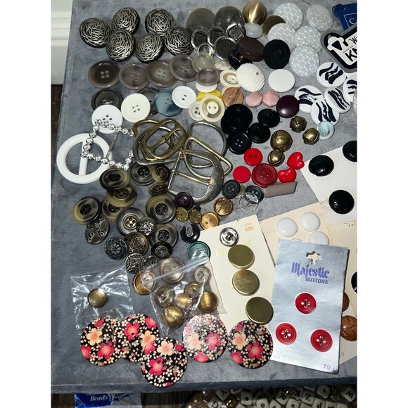 1500+ Vintage Buttons and Beads Set, DIY Craft Lot, Sewing lot, jewelry bead bun - Picture 10 of 12